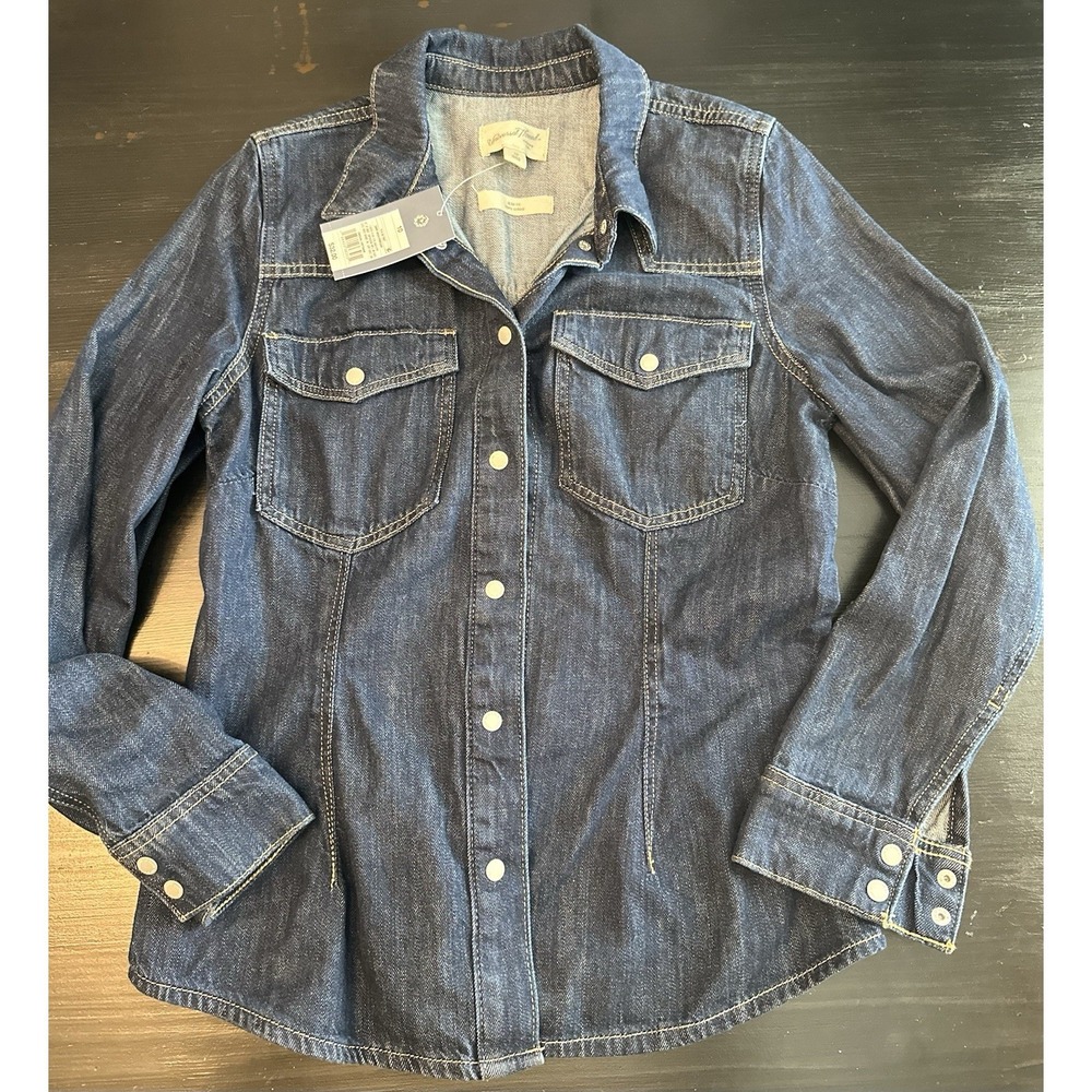 New W/tags‎ Universal Thread Women's Denim Snap Button Denim Slim Fit Shirt M